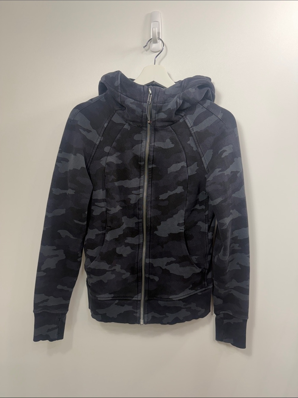 Lululemon scuba hoodie full zip camo print size 6
